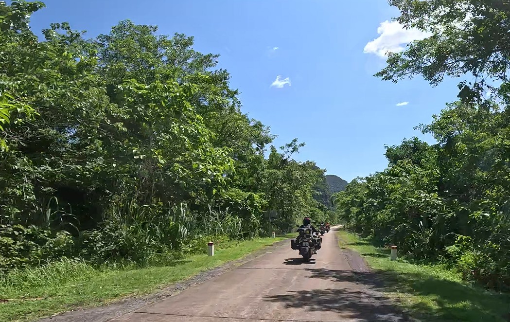 Phong Nha &rarr; A Roang