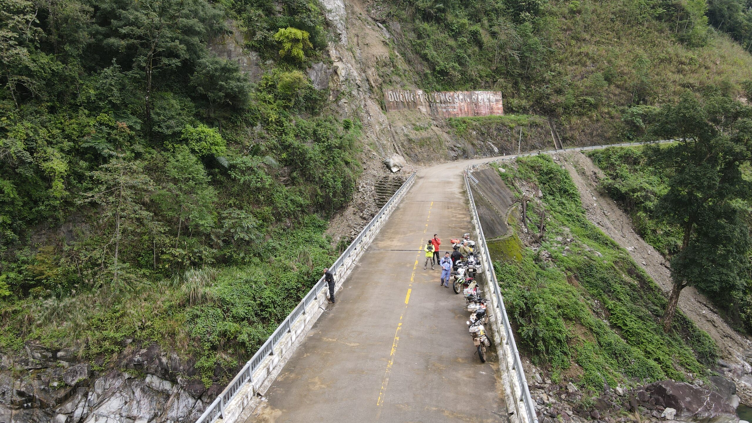 A Roang &rarr; Kham Duc